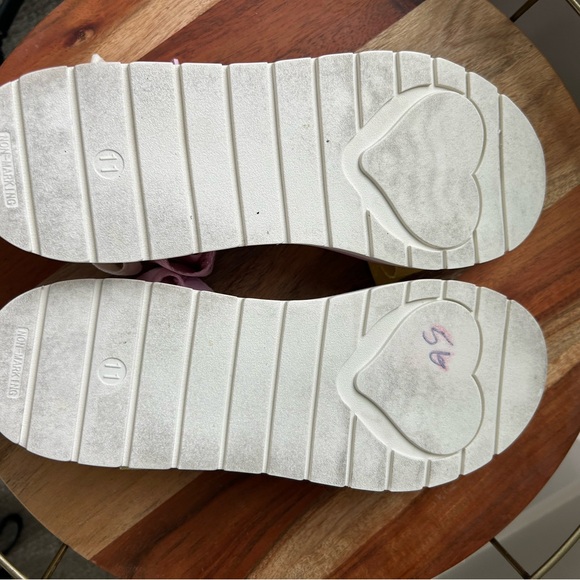 Cute! STONEY CLOVER Pastel Sandals in Size11 Great shoe for dress up or everyday - Picture 7 of 7